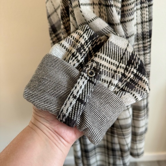 Torrid~ Women’s Open Drape Knit Cardigan With Adjustable Sleeve Plaid Size 1X - Picture 5 of 9